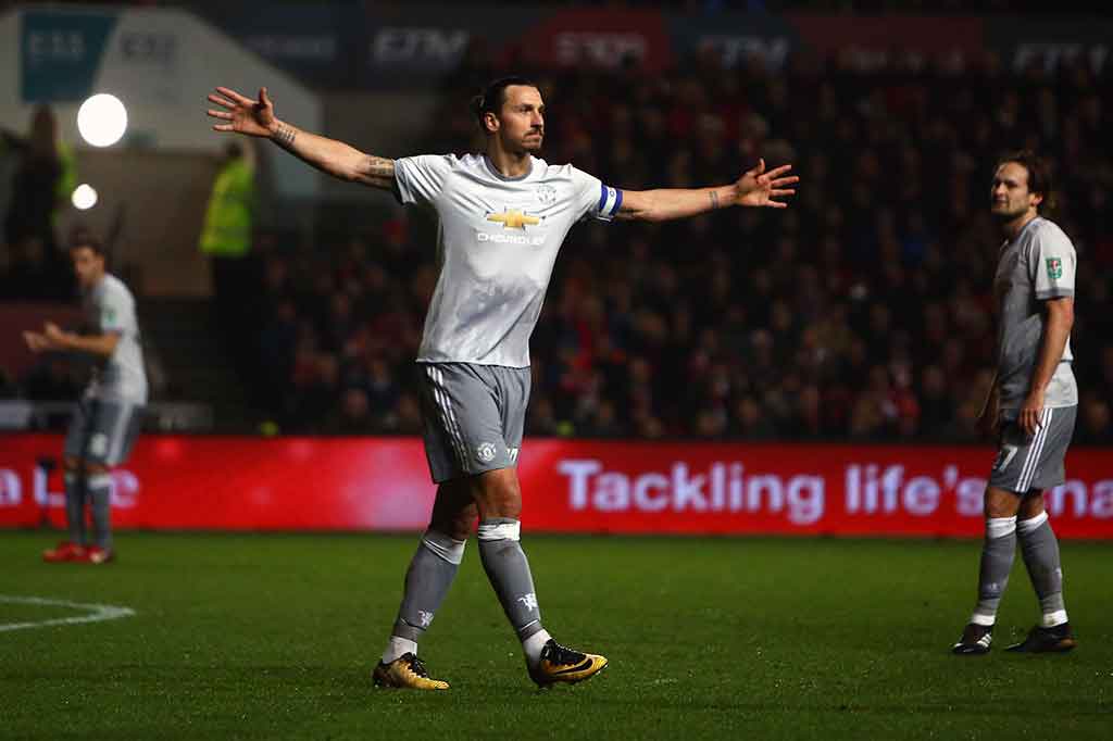 Tak lama kemudian MU berhasil menyamakan kedudukan menjadi 1-1 lewat tendangan bebas Zlatan Ibrahimovic dari luar kotak penalti.