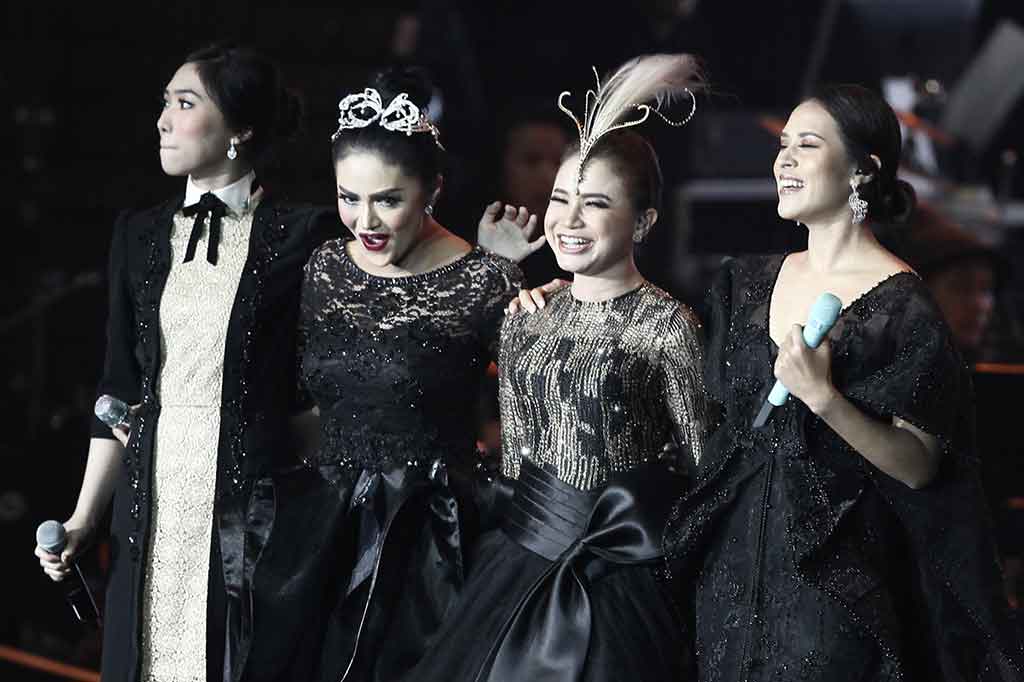 Konser yang juga menampilkan beberapa musisi papan atas Indonesia tersebut digelar sebelum film 'Ayat Ayat Cinta 2' tayang perdana di bioskop Tanah Air pada 21 Desember 2017.