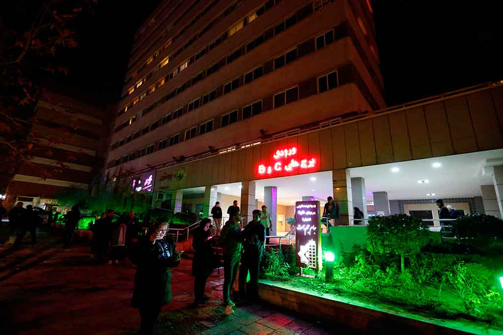 Gempa berkekuatan 5,2 SR mengguncang Kota Malard di Provinsi Teheran, Iran, Rabu, 20 Desember 2017 pukul 23.27 waktu setempat (02.57 WIB). Tim darurat telah dikirim ke daerah yang diguncang gempa. 