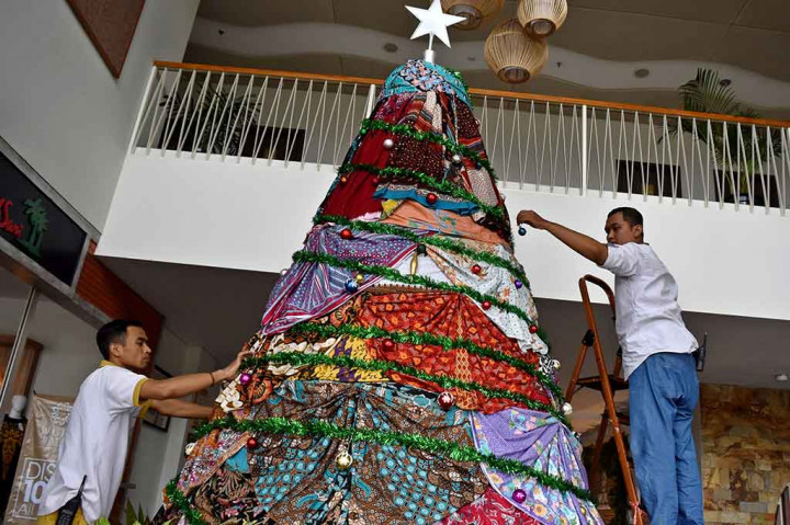 Kreasi Pohon Natal Tkpaud Pohon timpa tiga rumah warga 