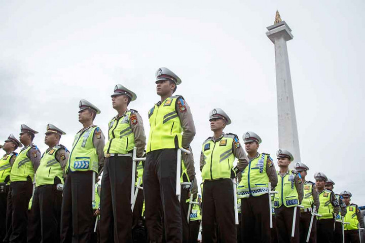 Personel Polisi Lalu Lintas mengikuti Apel Pasukan Operasi Lilin 2017 di Lapangan Silang Monas, Jakarta. ANTARA/Aprillio Akbar