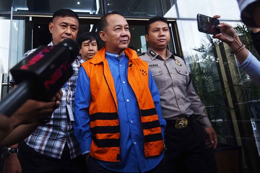 KPK resmi menahan Syafrudin sebagai tersangka kasus dugaan korupsi pemberian Surat Keterangan Lunas kepada pemegang saham pengendali Bank Dagang Nasional Indonesia (BDNI) 2004 sehubungan dengan pemenuhan kewajiban penyerahan aset oleh obligor Bantuan Likuiditas Bank Indonesia (BLBI) kepada BPPN. ANTARA/Akbar Nugroho Gumay