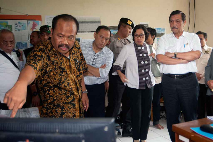 Luhut mengatakan potensi erupsi Gunung Agung saat ini belum terlalu mengkhawatirkan dan pemerintah sudah menyiapkan berbagai antisipasi yang memungkinkan penyelenggaran acara berskala internasional tersebut tetap berlangsung di Bali.