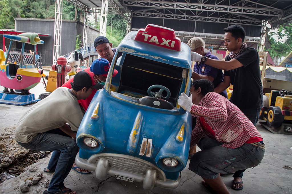 
Alasannya karena masa kontrak sewa lahan yang dijalin dengan Pemerintah Kota Solo telah berakhir dan di akhir 2017 lahan THR Sriwedari harus sudah kosong. 