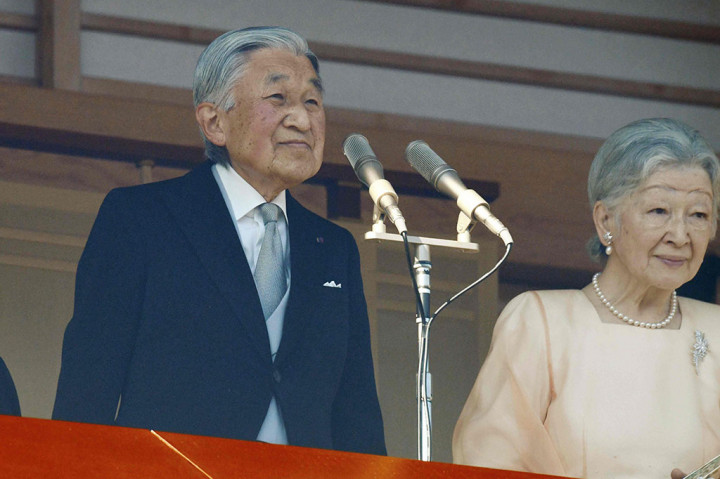 Bagi Akihito, itu adalah penampilan publik pertamanya di istana tersebut sejak pemerintah awal bulan ini mengumumkan tanggal pengunduran dirinya pada 2019 mendatang.