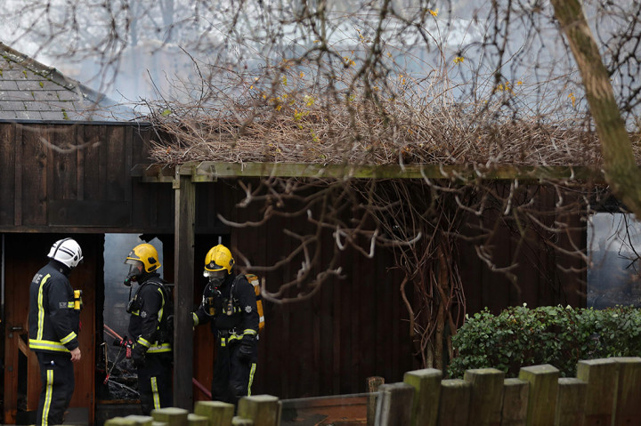 Belum diketahui penyebab kebakaran yang menimpa sebuah kafe dan toko di bagian Animal Adventure ini. Penyelidikan tengah dilakukan untuk mengetahui penyebab kebakaran.