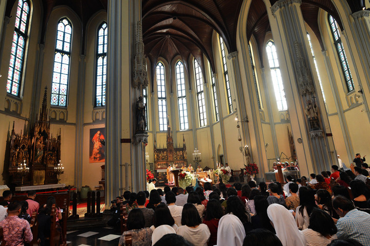 Misa digelar mulai pukul 07.00 WIB dan dipimpin oleh Romo Joannes Maryana dan Romo Alexius Andang Listya Binawan.