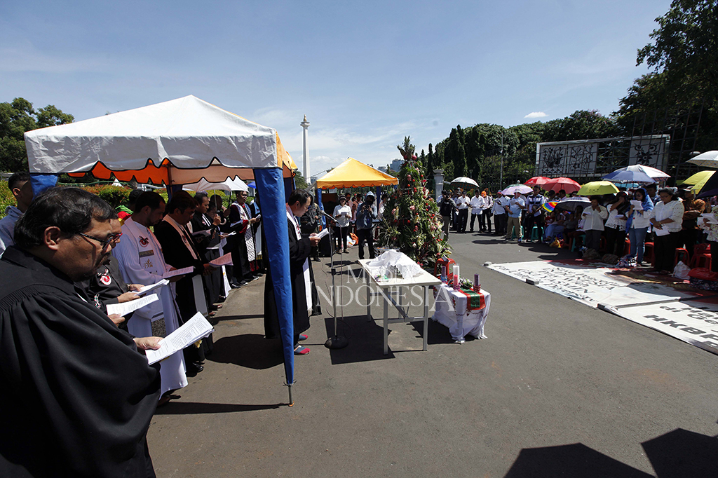 Ibadah Natal 2017 ini diikuti sekitar 150 jemaah dan dilayani oleh 16 pendeta. Khotbah Natal disampaikan oleh Pendeta Ronaldo Gogo Simatupang.