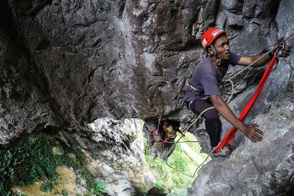 Untuk itu beberapa penggiat alam bebas dari berbagai kelompok mencoba melestarikan wilayah tersebut salah satunya adalah bagian Tebing Hawu dan Citatah. 