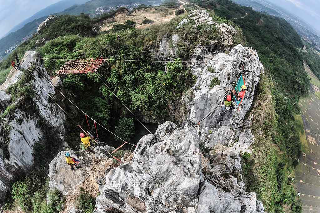 Kegiatan yang lakukan beragam, dimulai dari sosialisasi kepada penduduk yang melakukan penambangan liar, berkoordinasi ke pemerintah setempat, melakukan berbagai penelitian serta memanfaatkannya sebagai destinasi wisata dan sarana olahraga panjat tebing.
