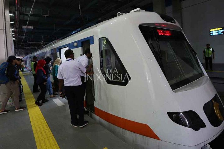 Pada pengoperasian awal ini, KA Bandara baru akan beroperasi atau menaikturunkan penumpang di tiga stasiun, yaitu Stasiun Sudirman Baru (BNI City), Stasiun Batu Ceper dan Stasiun Soekarno-Hatta.