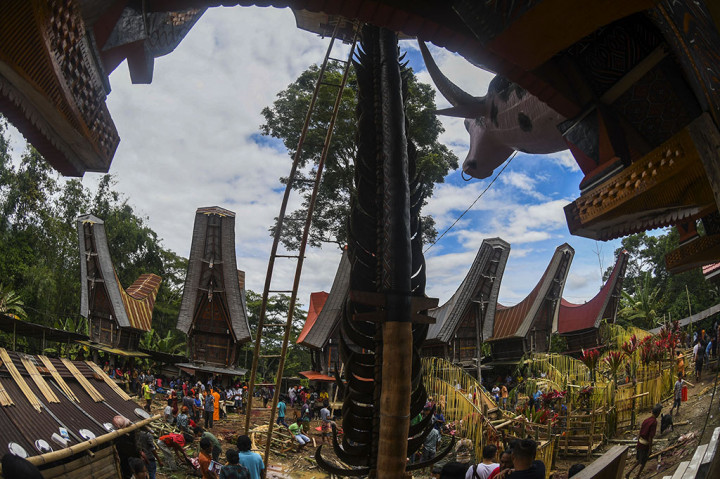 Mangrara Banua merupakan upacara peresmian rumah adat Tongkonan sebelum ditinggali. 
