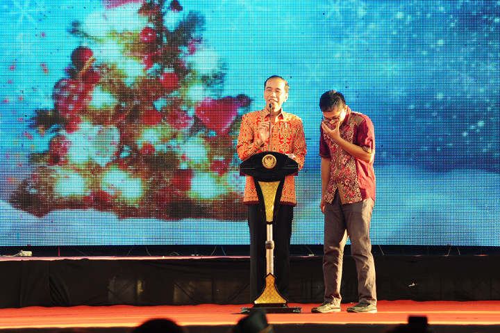 Presiden Joko Widodo menghadiri perayaan Natal Oikumene 2017 di Rumah Radakng, Pontianak, Kalbar.
