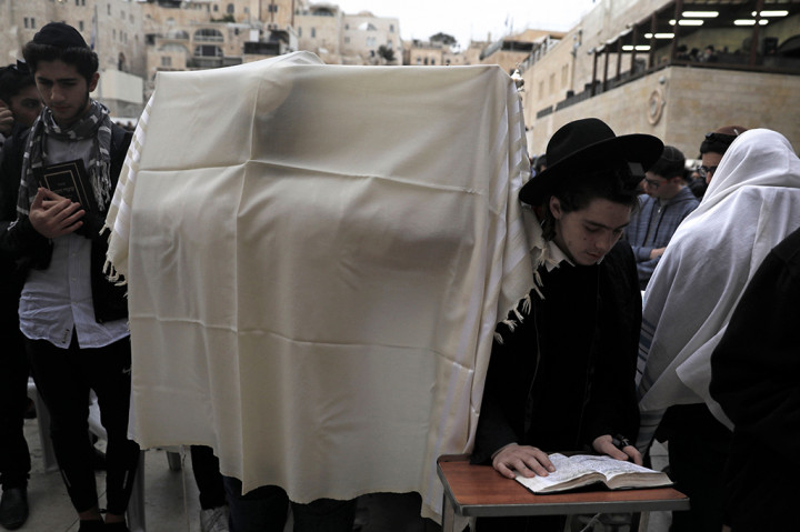 Kekeringan di Israel menyebabkan krisis air. Hal itu juga berdampak pada sejumlah aspek kehidupan. Apalagi sebagian masyarakat bergantung pada pertanian dan berharap tanaman mereka mendapat air.