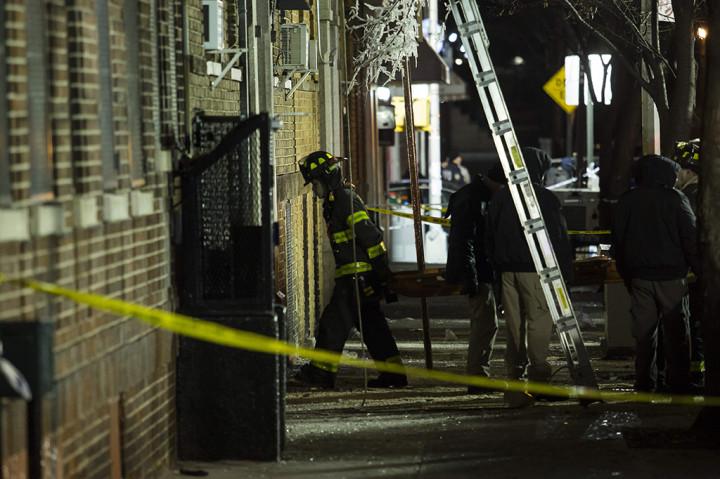 Dilaporkan 12 orang tewas dan empat orang lainnya mengalami luka serius akibat kebakaran ini.
