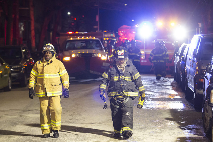 Lebih dari 160 petugas pemadam kebakaran dikerahkan memadamkan api sebagaimana disampaikan oleh Departemen Pemadam Kebakaran Kota.
