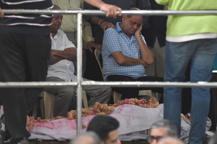 Menurut kepolisian setempat, kebanyakan korban tewas merupakan sejumlah wanita yang menghadiri pesta ulang tahun di restoran yang ada di bagian rooftop gedung tersebut. Seorang wanita berusia 28 tahun yang sedang merayakan ulang tahunnya ikut tewas akibat kebakaran ini.