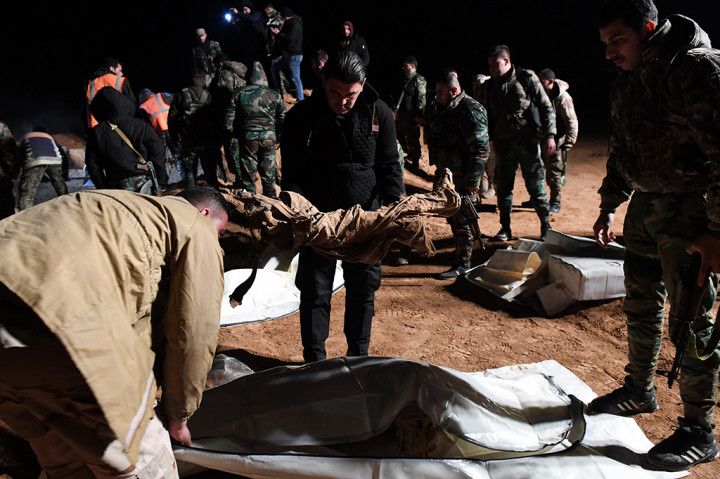 Tidak disebutkan lebih jelas berapa jumlah jenazah yang ada di dalam kuburan massal itu.
