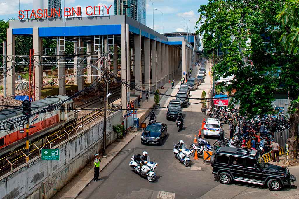 Presiden meninggalkan Stasiun Sudirman Baru usai meresmikan KA Bandara Soekarno-Hatta. AFP/Bay Ismoyo