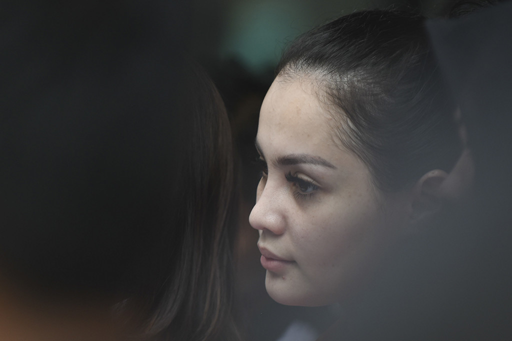 Dari penangkapan ini, polisi menyita beberapa barang bukti berupa 0,6 gram sabu. Barang bukti 0,6 gram sabu disita polisi dari tangan FS. Kepada polisi, FS mengaku barang tersebut merupakan pesanan dari Jennifer Dunn.