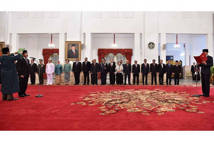 Presiden Joko Widodo melantik Mayjen TNI Djoko Setiadi sebagai Kepala Badan Siber dan Sandi Negara (BSSN) di Istana Negara, Jakarta, Rabu, 3 Januari 2018.