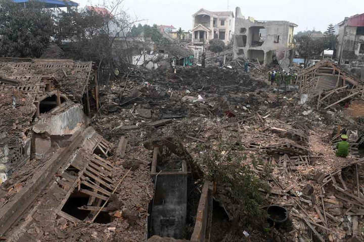 Pihak berwenang tengah menyelidiki penyebab ledakan di distrik Yen Phong, Provinsi Bac Ninh, Vietnam, yang menghancurkan beberapa bangunan dan mengirim puing-puing terbang di udara.