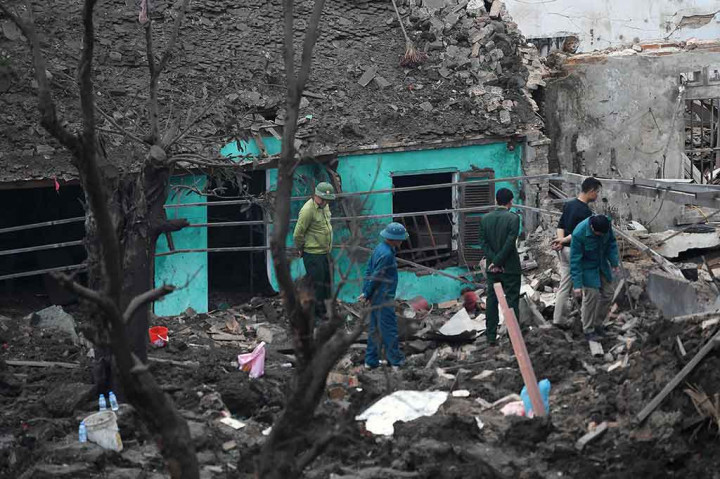 Polisi tengah menyelidiki penyebab ledakan tersebut. 