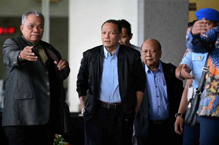 Agus diperiksa sebagai saksi dalam penyidikan kasus dugaan tindak pidana korupsi pengadaan helikopter angkut AgustaWestland (AW)-101 di TNI AU Tahun 2016-2017 dengan tersangka Irfan Kurnia Saleh.