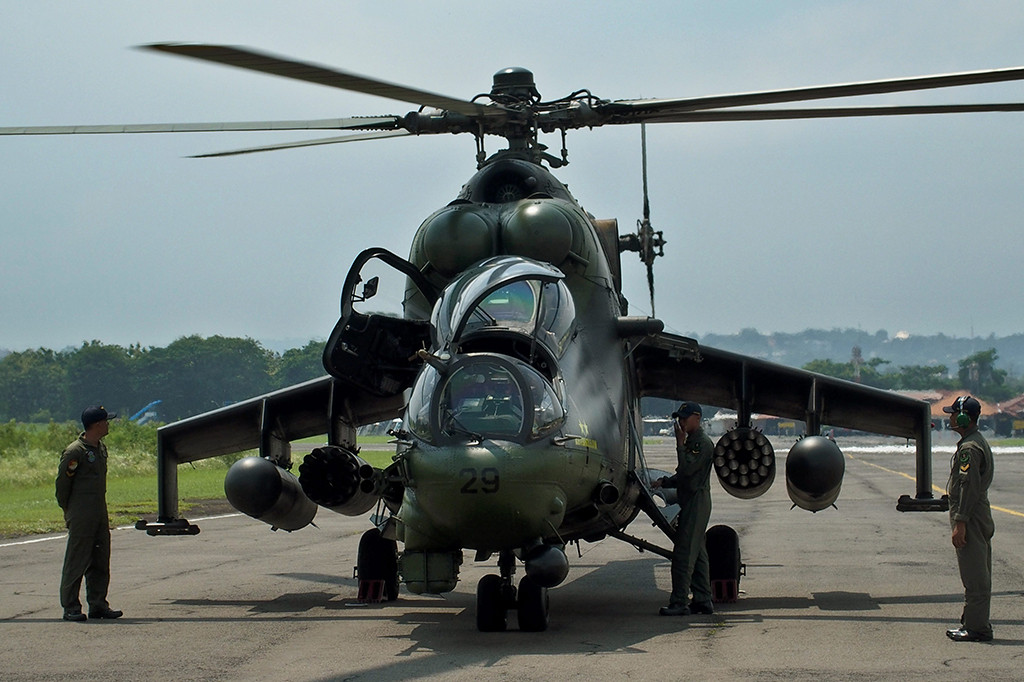Tiga unit helikopter serang AH-64 Apache telah ditempatkan di Skadron 11/Serbu, komplek Lanumad Ahmad Yani, Semarang. Tiga heli Apache tersebut merupakan program pembelian delapan unit melalui program Foreign Military Sales (FMS) untuk menjamin kesiapan alutsista secara maksimal. 