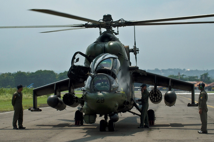 Tiga unit helikopter serang AH-64 Apache telah ditempatkan di Skadron 11/Serbu, komplek Lanumad Ahmad Yani, Semarang. Tiga heli Apache tersebut merupakan program pembelian delapan unit melalui program Foreign Military Sales (FMS) untuk menjamin kesiapan alutsista secara maksimal. 