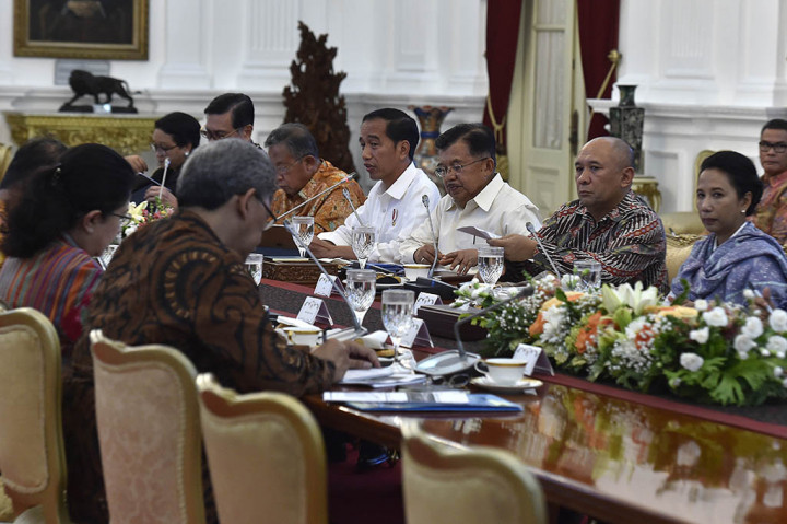 Untuk sektor perdagangan luar negeri, Presiden Jokowi meminta kepada jajaran menteri terkait agar meningkatkan kualitas pada sektor industri, energi dan sumber daya mineral, kesehatan, pendidikan, pertahanan, pertanian dan kelautan serta perikanan.