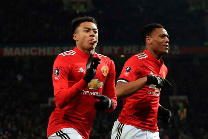MU akhirnya berhasil memecah kebuntuan lewat tendangan keras Jesse Lingard dari luar kotak penalti enam menit menjelang bubaran.