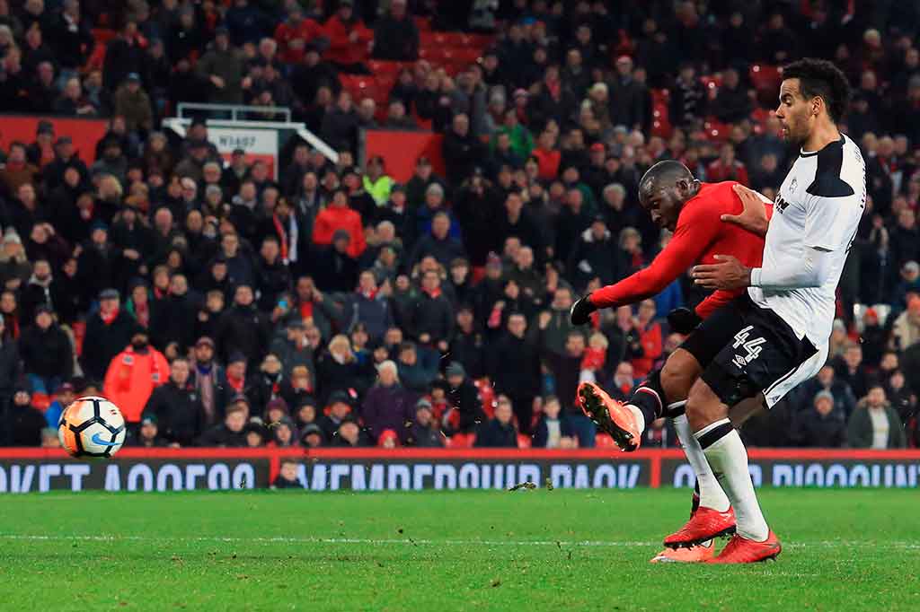 Romelu Lukaku yang masuk pada babak kedua memastikan kemenangan timnya menjadi 2-0 pada menit ke-90.