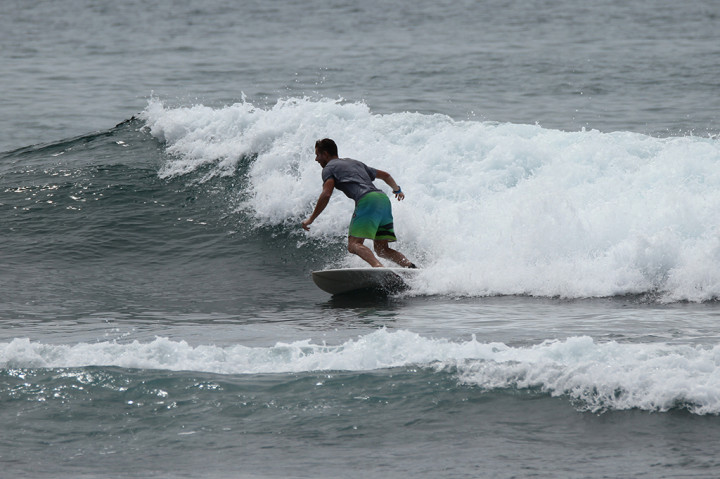 Selain menikmati sunset, pantai ini menjadi salah satu destinasi wisata yang ramai dikunjungi wisatawan domestik dan manca negara untuk bermain surfing. ANTARA/Syifa Yulinnas

