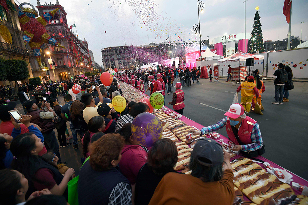 Perayaan tahunan ini digelar pada hari ke-12 setelah Natal. Perayaan ini juga dikenal dengan nama Epiphany sebagai peringatan saat Tiga Majus dari Timur mengunjungi bayi Yesus Kristus.