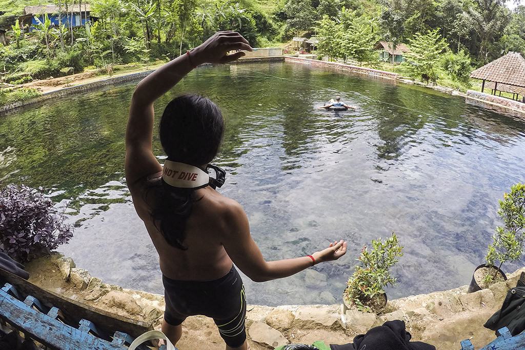 Mata air Cisadalah memiliki beberapa mata air, dan beberapa diantaranya konon dikeramatkan oleh warga sekitar. Sehingga jika hendak mandi dan berforo sebaiknya bertanya dulu dengan warga sekitar.