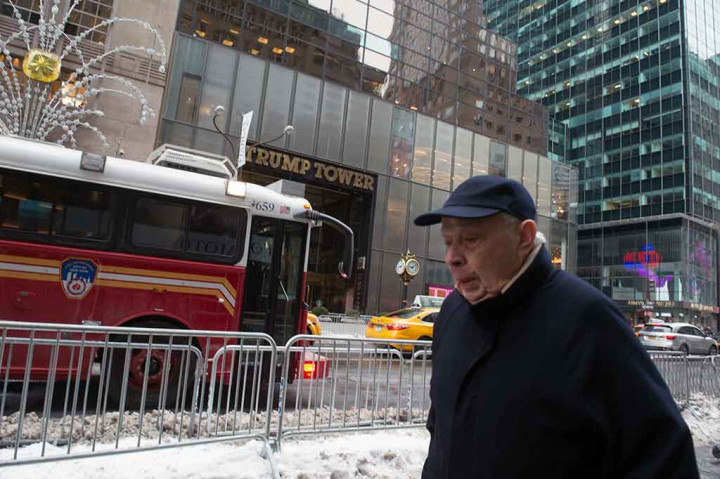 Kebakaran yang terjadi sekitar pukul 07.00 waktu setempat tersebut berasal dari menara pendingin di gedung yang merupakan rumah pribadi Presiden Donald Trump di New York dan menjadi markas besar perusahaannya. Gedung tersebut sekarang dikelola oleh kedua anak laki-lakinya.
