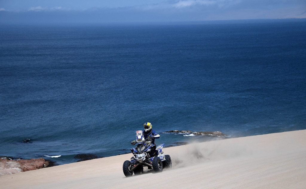 Jarak tempuh etape tiga yang melalui padang pasir ini 'hanya' 296 kilometer. 