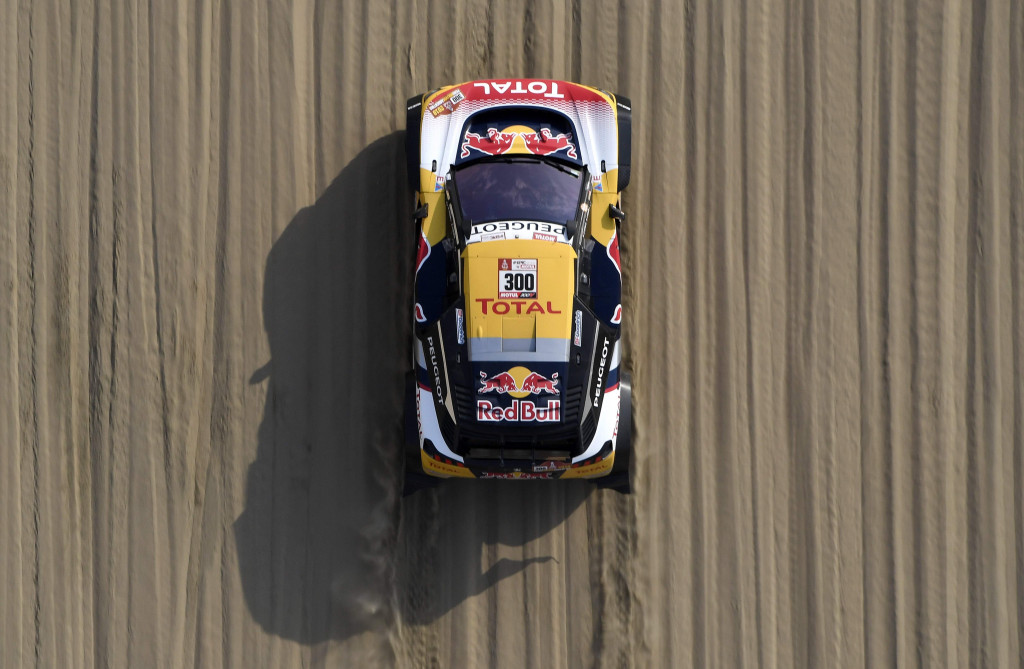 Stephane Peterhansel yang membesut Peugeot masih merupakan pereli unggulan. 