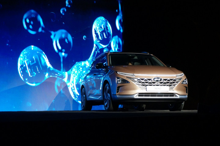 Alasan utama Hyundai ngotot adalah sistem operasi Nexo yang dikendalikan melalui suara. Bahkan punya kemampuan autonomous.