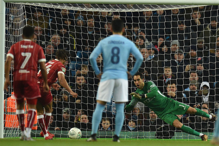 Reid maju sebagai eksekutor dengan penuh percaya diri dan mampu menjebol gawang Bravo.