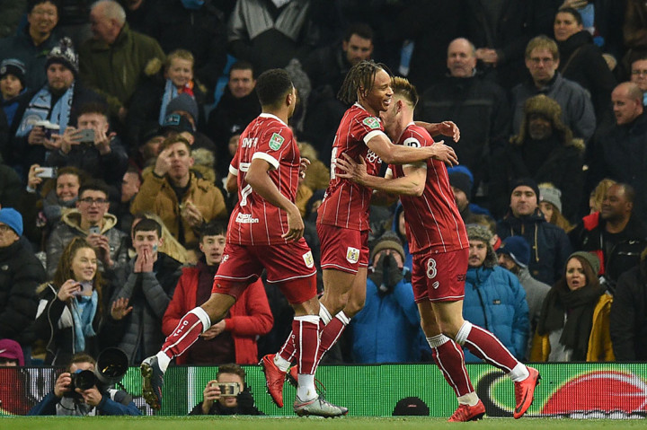 Reid melakukan selebrasi bersama rekan-rekan setimnya.