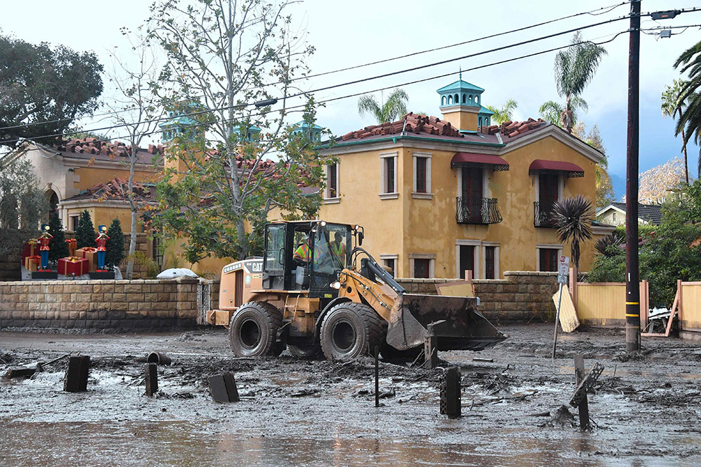 Badai memicu hujan deras dan mengakibatkan banjir serta lumpur longsor di Montecito, California. Sedikitnya 13 orang tewas dan 20 lainnya hilang akibat bencana alam tersebut.