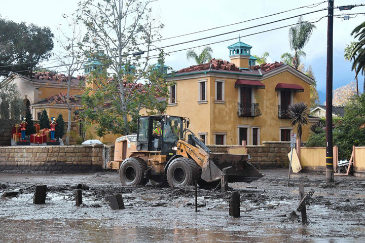 Badai memicu hujan deras dan mengakibatkan banjir serta lumpur longsor di Montecito, California. Sedikitnya 13 orang tewas dan 20 lainnya hilang akibat bencana alam tersebut.