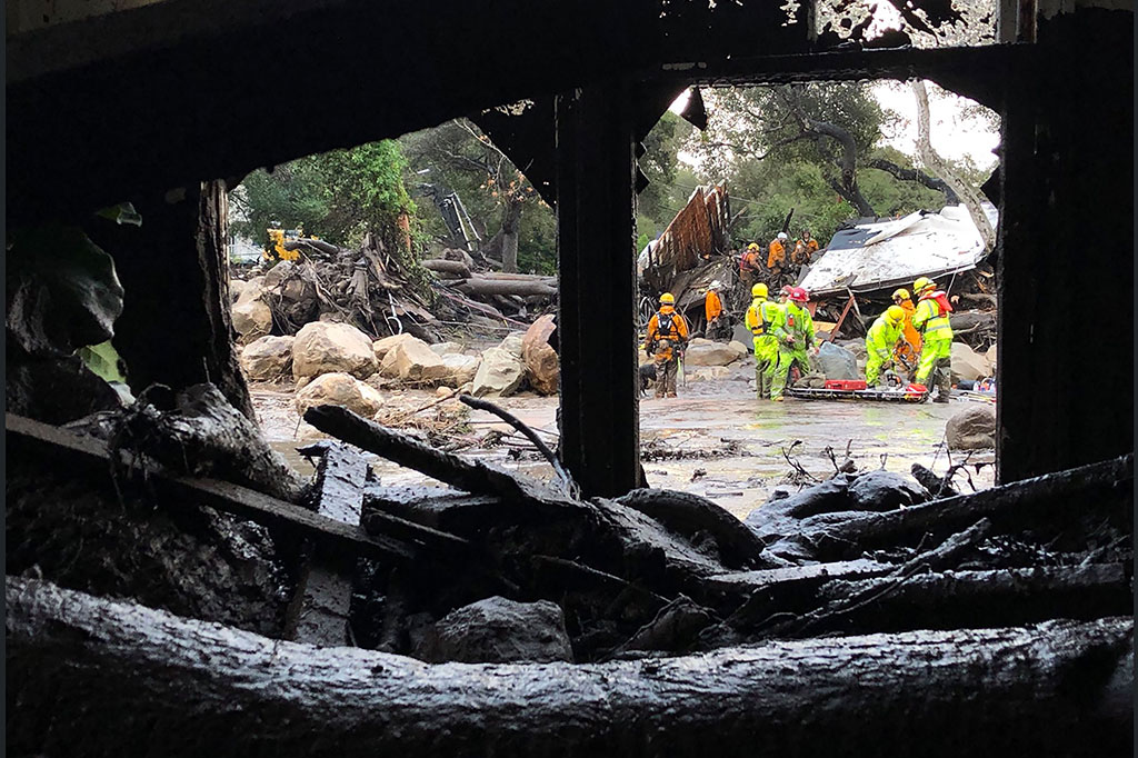 Pihak berwenang menyatakan bahwa jenazah korban ditemukan di lumpur dan puing-puing pada saat operasi penyelamatan di Montecito, barat laut Los Angeles.