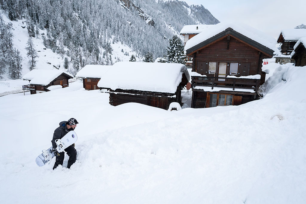 Wilayah tersebut menjadi salah satu favorit wisatawan untuk bermain ski dengan salju tebalnya. Tapi wisatawan saat ini tidak akan bisa bermain ski karena tingginya risiko longsoran di daerah tersebut.
