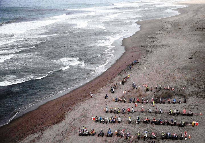 Garis start etape empat berada di pantai yang behadapan dengan Samudra Pacifik.