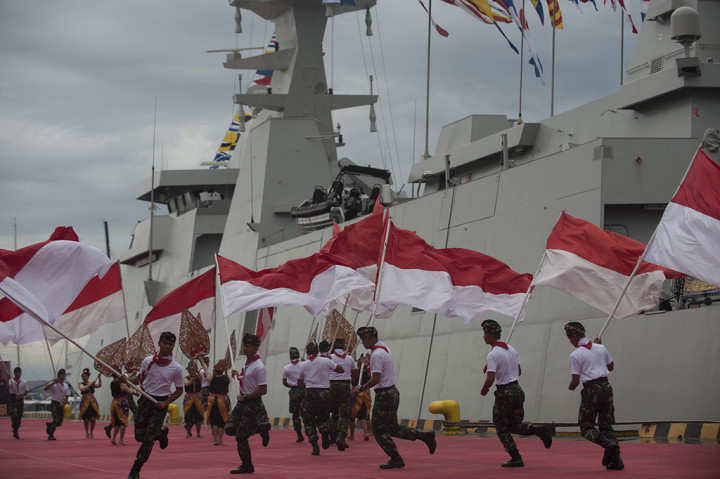 Kapal perang jenis kapal Perusak Kawal Rudal (PKR) berbobot 3.216 ton tersebut merupakan alat utama sistem persenjataan (alutsista) baru TNI untuk memperkuat poros maritim Indonesia.
