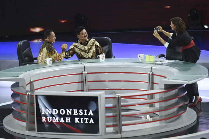 Tayangan perdana 'Mata Najwa' menghadirkan sejumlah narasumber, diantaranya Panglima TNI Marsekal Hadi Tjahjanto dan Kapolri Jenderal Tito Karnavian. Sejumlah tokoh pun turut hadir mewarnai debut perdananya ini.