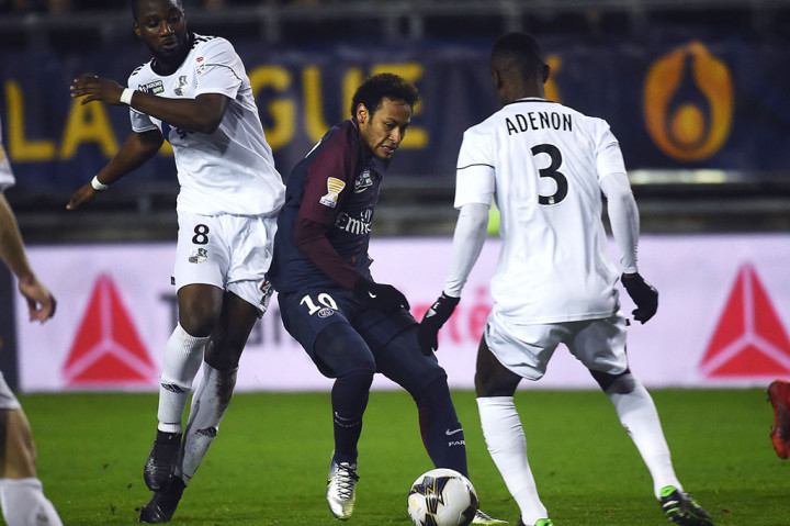 Ketatnya pertahanan Amiens membuat Neymar dan kawan-kawan kesulitan membobol gawang tuan rumah.